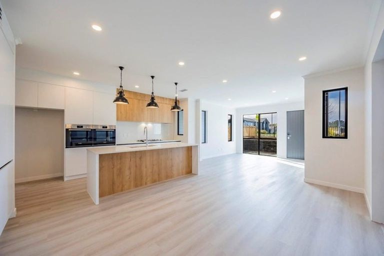 Photo of property in 7 Kikorangi Drive, Wainui, 0992