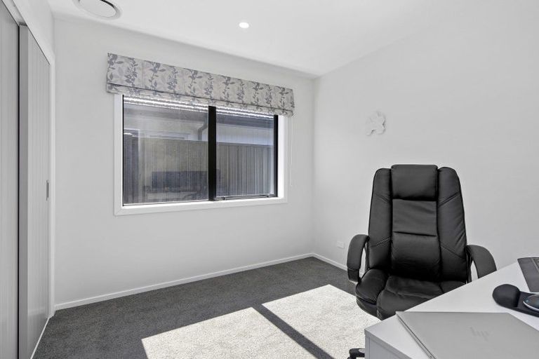 Photo of property in 21 Thornbury Lane, Timberlea, Upper Hutt, 5018