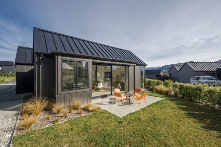 Photo of property in 4 Kotuku Lane, Jacks Point, Queenstown, 9371