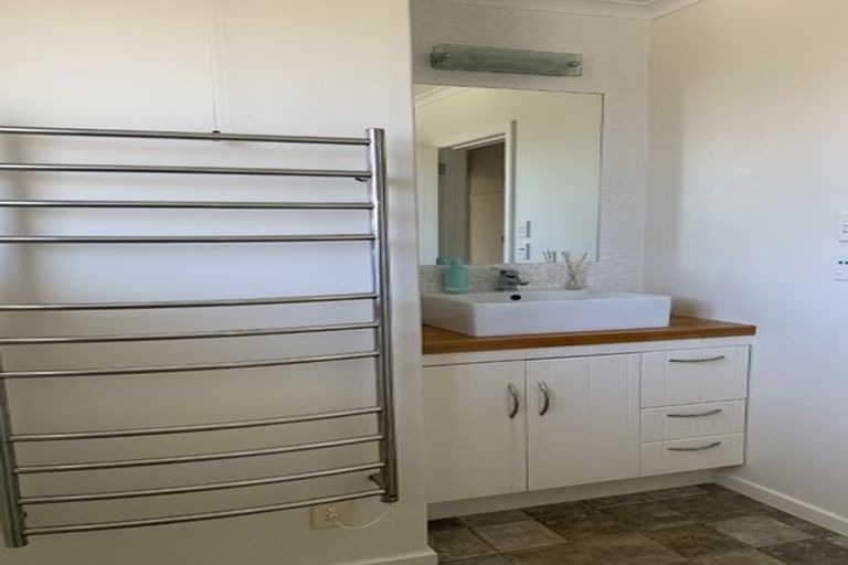 Photo of property in 10 Beatrice Place, Avonhead, Christchurch, 8042