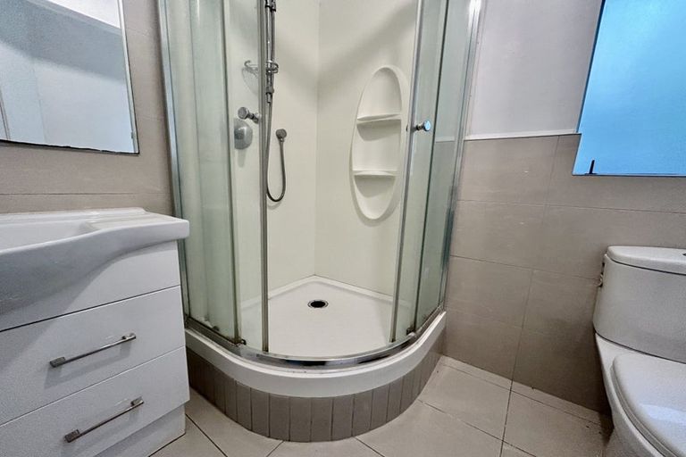 Photo of property in 25 Trias Road, Totara Vale, Auckland, 0629