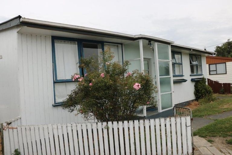 Photo of property in 11 Virgil Place, Northcote, Christchurch, 8052
