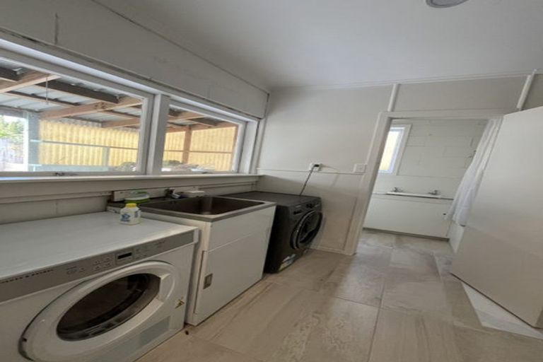 Photo of property in 1 Clematis Avenue, Murrays Bay, Auckland, 0630