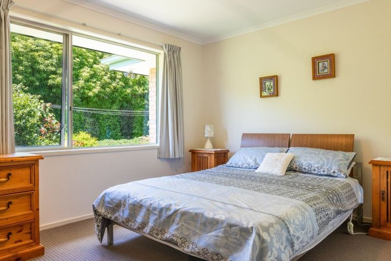 Photo of property in 33 Ketemaringi Way, Manakau, Levin, 5573