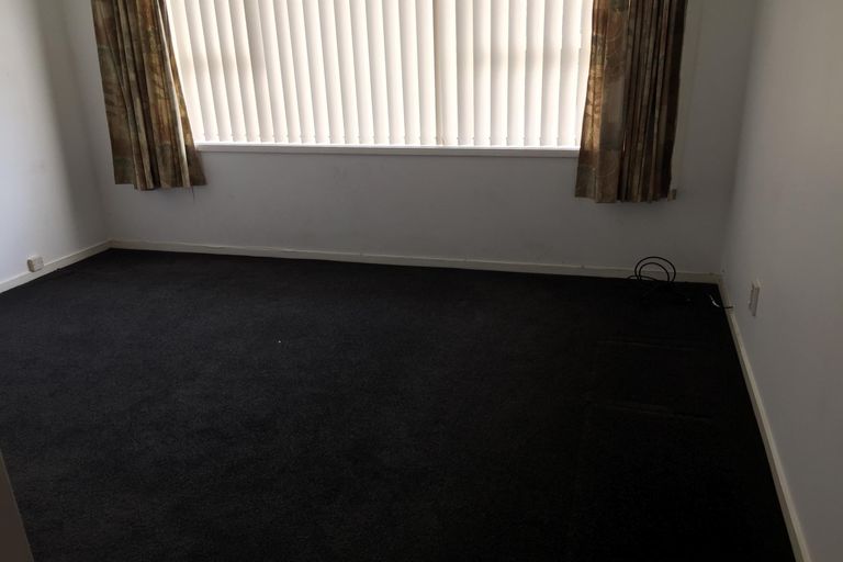 Photo of property in 1/4220 Great North Road, Glendene, Auckland, 0602