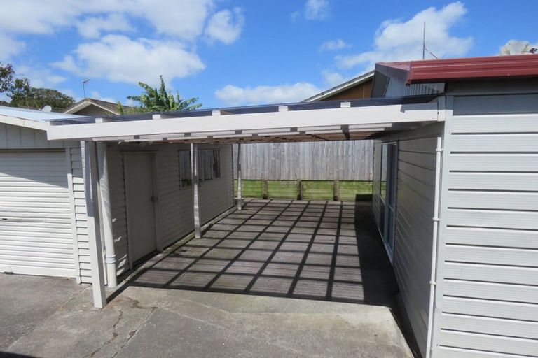Photo of property in 16 Moncrieff Avenue, Clendon Park, Auckland, 2103