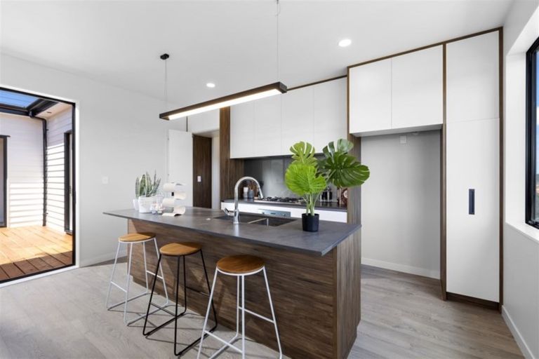 Photo of property in 2 Takurua Terrace, Orewa, 0931