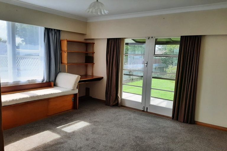 Photo of property in 15 Brett Place, Takaro, Palmerston North, 4412