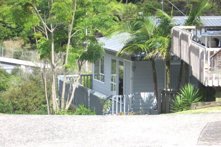 Photo of property in 1/2 Fernlea Rise, Bayview, Auckland, 0629