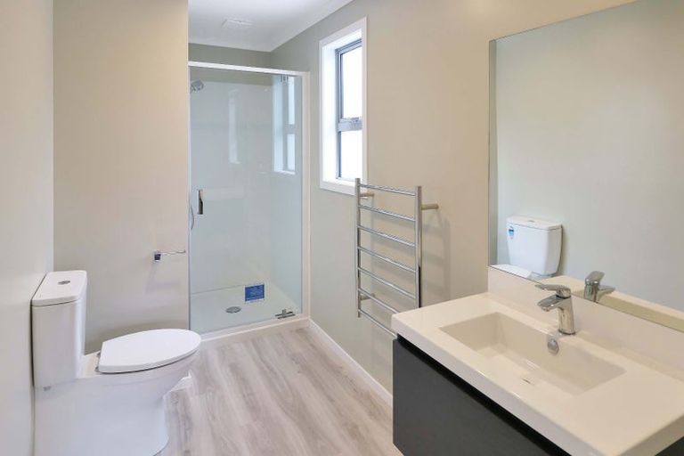 Photo of property in 4d Horoeka Street, Stokes Valley, Lower Hutt, 5019