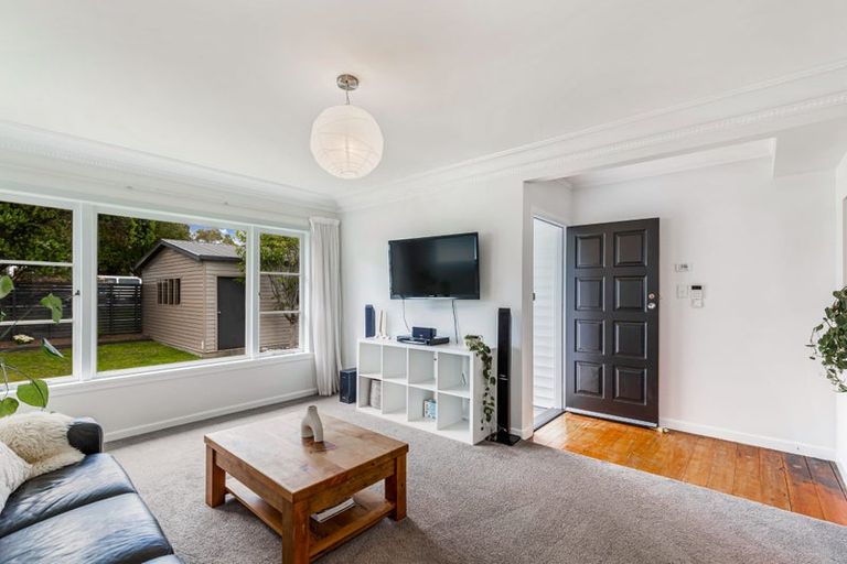 Photo of property in 51 Matipo Road, Te Atatu Peninsula, Auckland, 0610