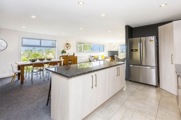 Photo of property in 50 Mount Marua Way, Timberlea, Upper Hutt, 5018