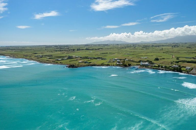 Photo of property in 77 Anglers Avenue, Warea, New Plymouth, 4381