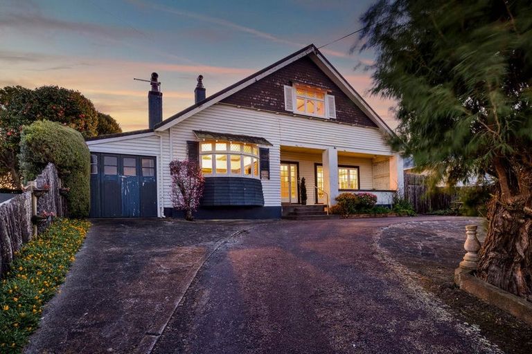 Photo of property in 4 Kitchener Terrace, Moturoa, New Plymouth, 4310