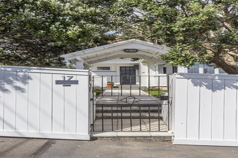 Photo of property in 17 Tamar Street, Island Bay, Wellington, 6023