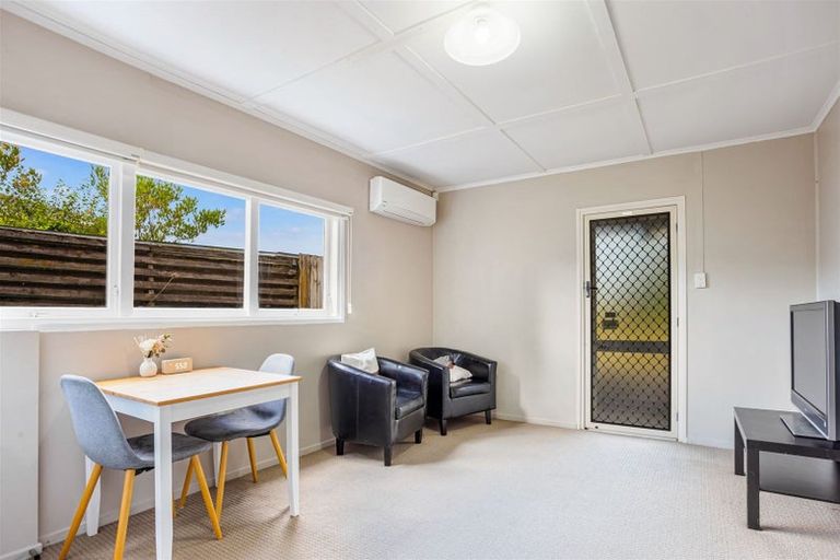 Photo of property in 12 Crompton Road, Massey, Auckland, 0614