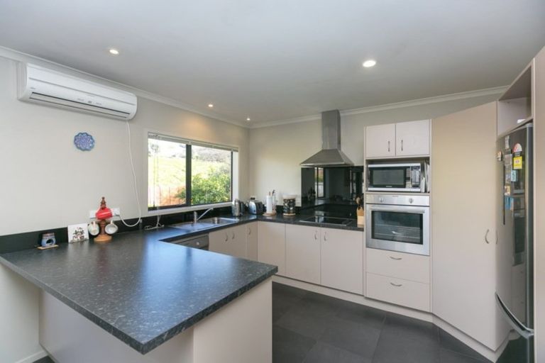 Photo of property in 5 Montrose Place, Highlands Park, New Plymouth, 4312