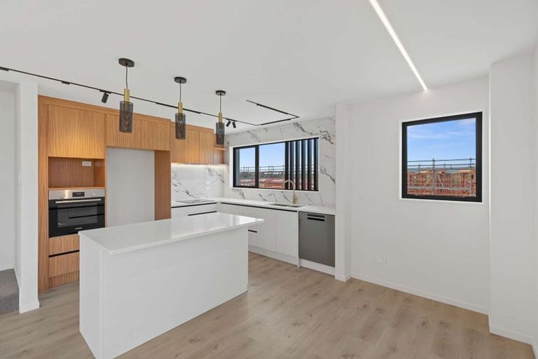 Photo of property in 20a Makomako Drive, Orewa, 0931