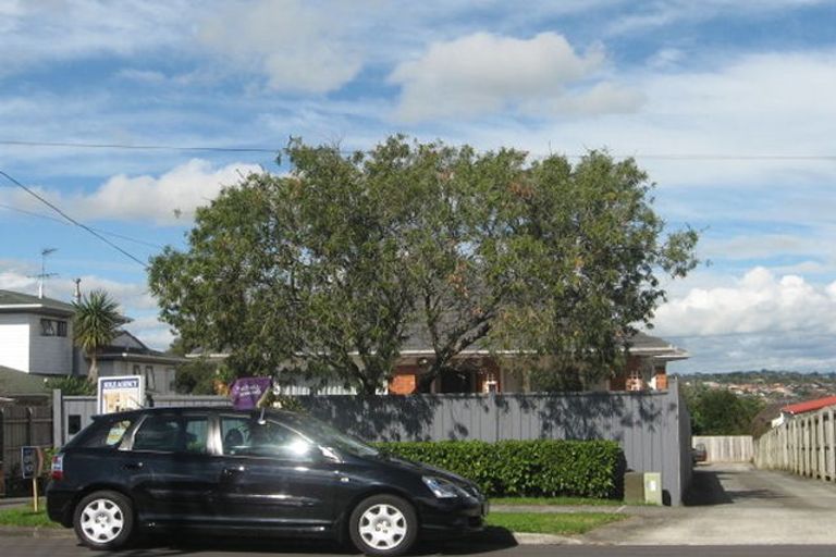 Photo of property in 20 Bradbury Road, Botany Downs, Auckland, 2010