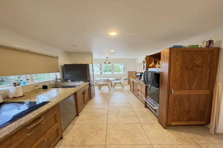 Photo of property in 62 La Rosa Street, Green Bay, Auckland, 0604