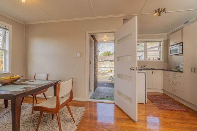 Photo of property in 19 Sheridan Drive, New Lynn, Auckland, 0600