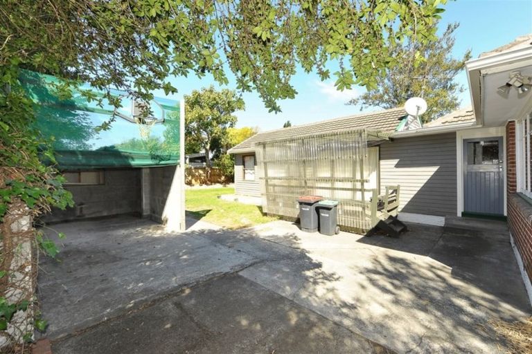 Photo of property in 180 Main North Road, Redwood, Christchurch, 8051