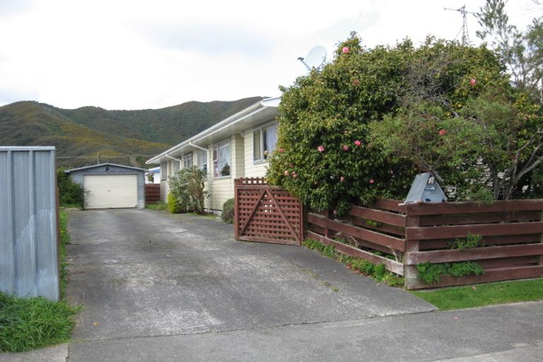 Photo of property in 2/312 Wellington Road, Wainuiomata, Lower Hutt, 5014