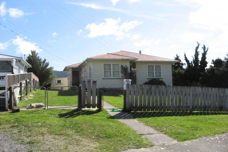 Photo of property in 25 Pollard Street, Wainuiomata, Lower Hutt, 5014