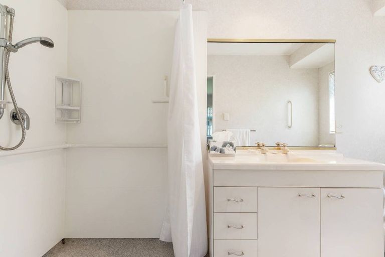 Photo of property in 1/23 Tarnica Road, Northpark, Auckland, 2013