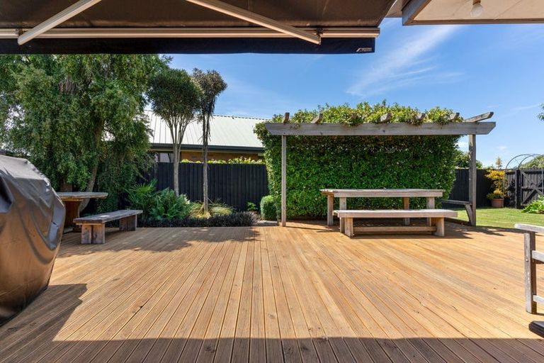 Photo of property in 15 Van Dieman Close, Templeton, Christchurch, 8042