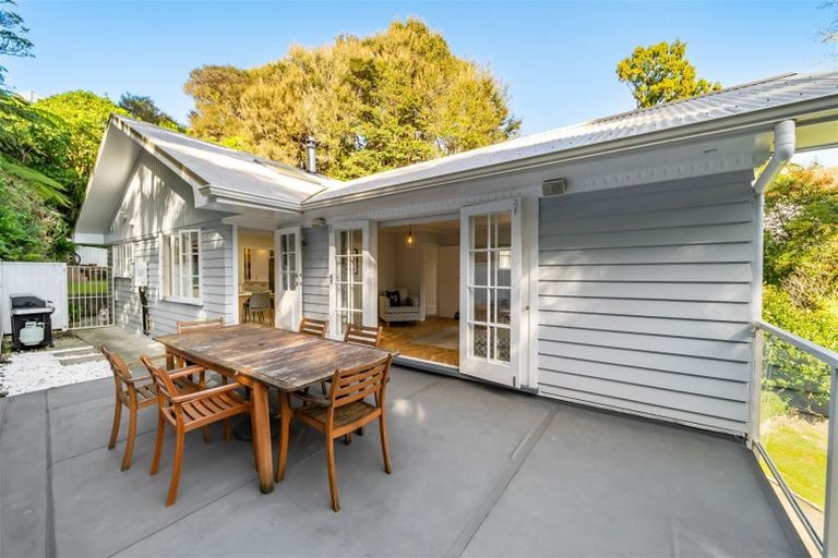 Photo of property in 67 Chatsworth Road, Silverstream, Upper Hutt, 5019