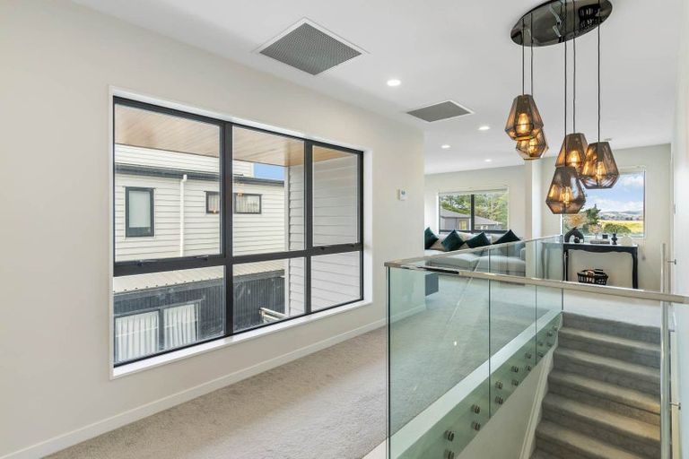 Photo of property in 8 Fjord Way, Karaka, Papakura, 2113