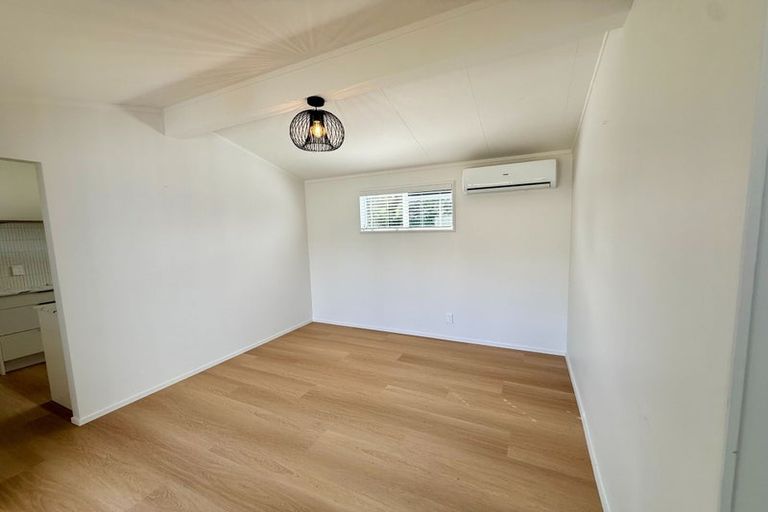 Photo of property in 7 Thornlow Street, Glendene, Auckland, 0602