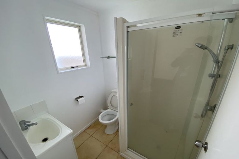 Photo of property in 324i West Coast Road, Glen Eden, Auckland, 0602