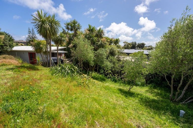 Photo of property in 42 Sarah Street, Waikawa Beach, Levin, 5573