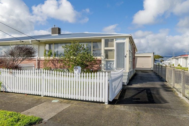 Photo of property in 66 Winchester Street, Levin, 5510