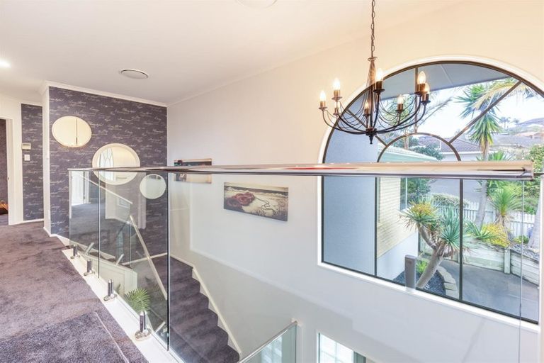 Photo of property in 6 Hogarth Rise, West Harbour, Auckland, 0618