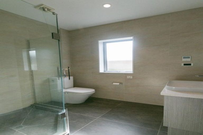 Photo of property in 69 Bordeaux Parade, Te Atatu South, Auckland, 0610