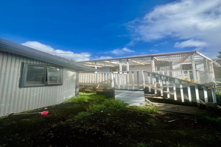 Photo of property in 15 Robert Burke Place, Henderson, Auckland, 0612