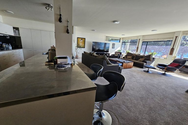 Photo of property in 222 Oriental Parade, Oriental Bay, Wellington, 6011