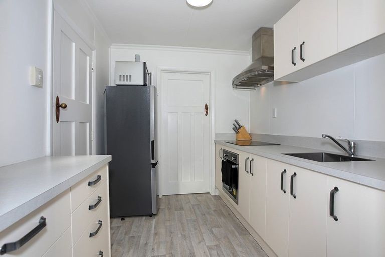 Photo of property in 1 Frood Street, Bulls, 4818