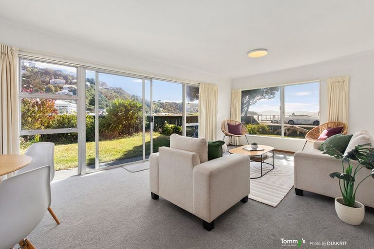 Photo of property in 73 Marine Parade, Seatoun, Wellington, 6022