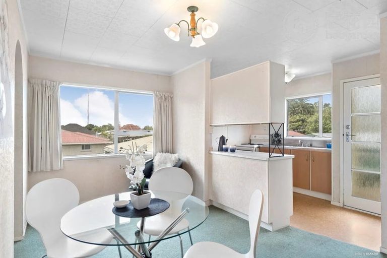 Photo of property in 21 Tudor Road, Henderson, Auckland, 0610