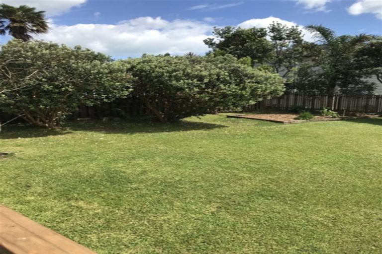 Photo of property in 46 Advene Road, Cockle Bay, Auckland, 2014