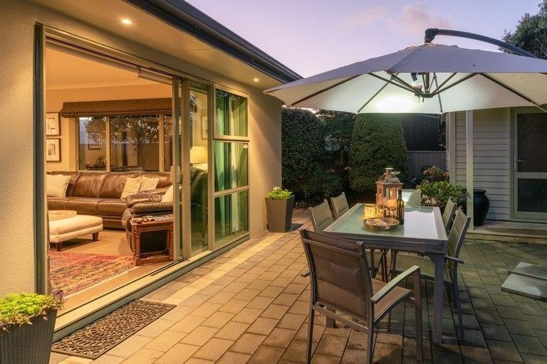Photo of property in 17 Fairway Oaks Drive, Waikanae Beach, Waikanae, 5036