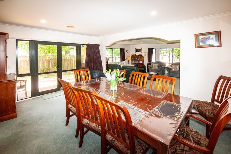 Photo of property in 6 Derry Hill, Churton Park, Wellington, 6037