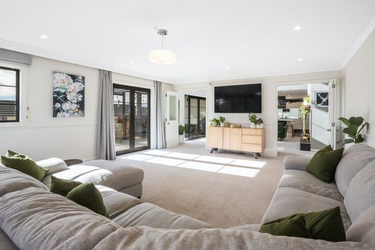 Photo of property in 88 Queen Charlotte Drive, Aotea, Porirua, 5024