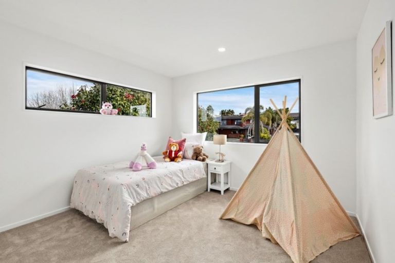 Photo of property in 46 Marina View Drive, West Harbour, Auckland, 0618