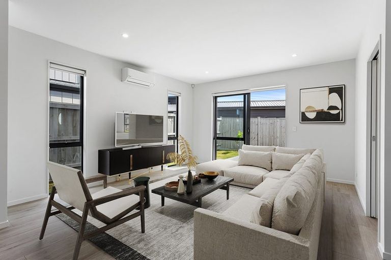 Photo of property in 31 Parkmore Drive, Rosehill, Papakura, 2113