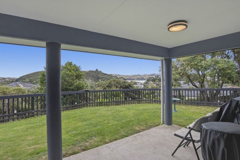 Photo of property in 2/18 Sailmaker Close, Whitby, Porirua, 5024